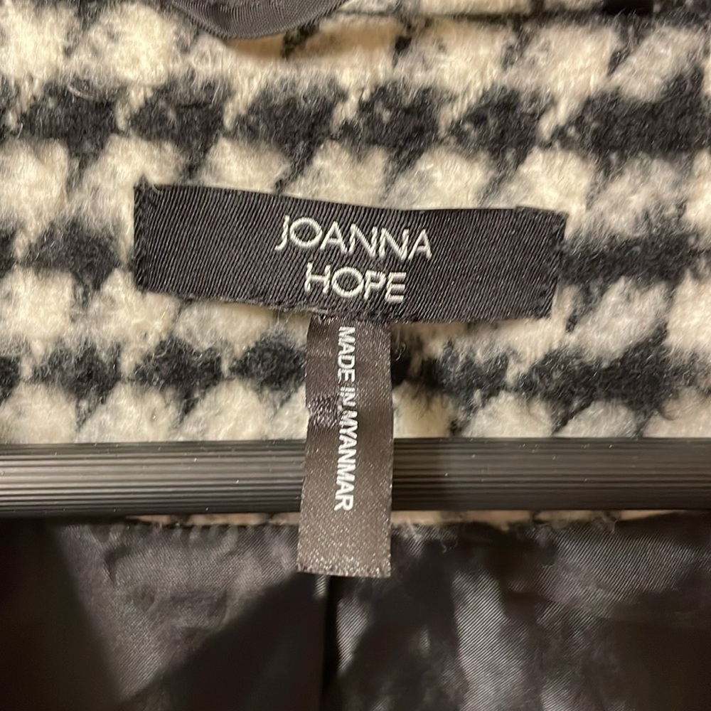 Joanna Hope Blk/Wht 100% Poly Houndstooth Coat w/Belt, Lg Collar & Pockets Sz 18 - Picture 2 of 8